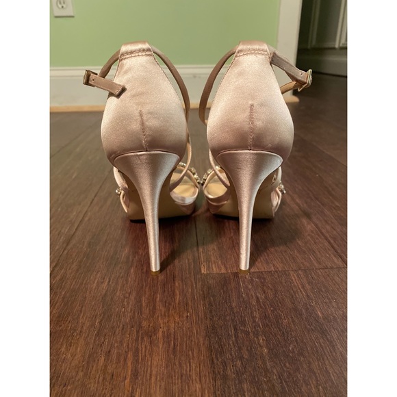 Badgley Mischka Heels - Picture 4 of 5